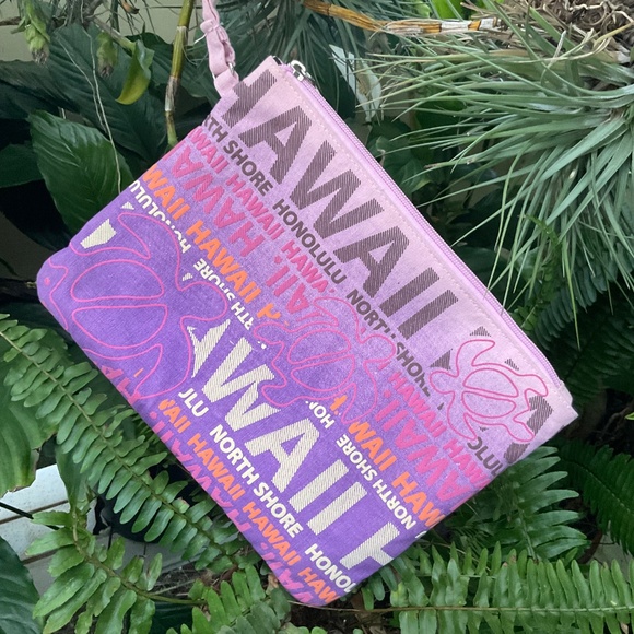 Hawaii North Shore Pink Wristlet Bag - Picture 2 of 5